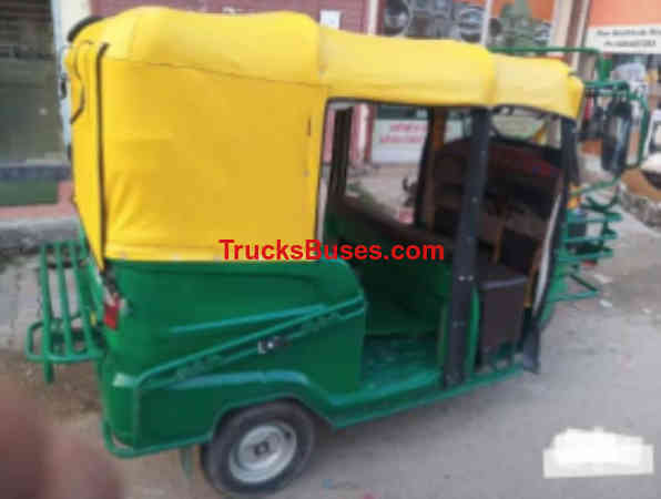 Bajaj RE image 2
